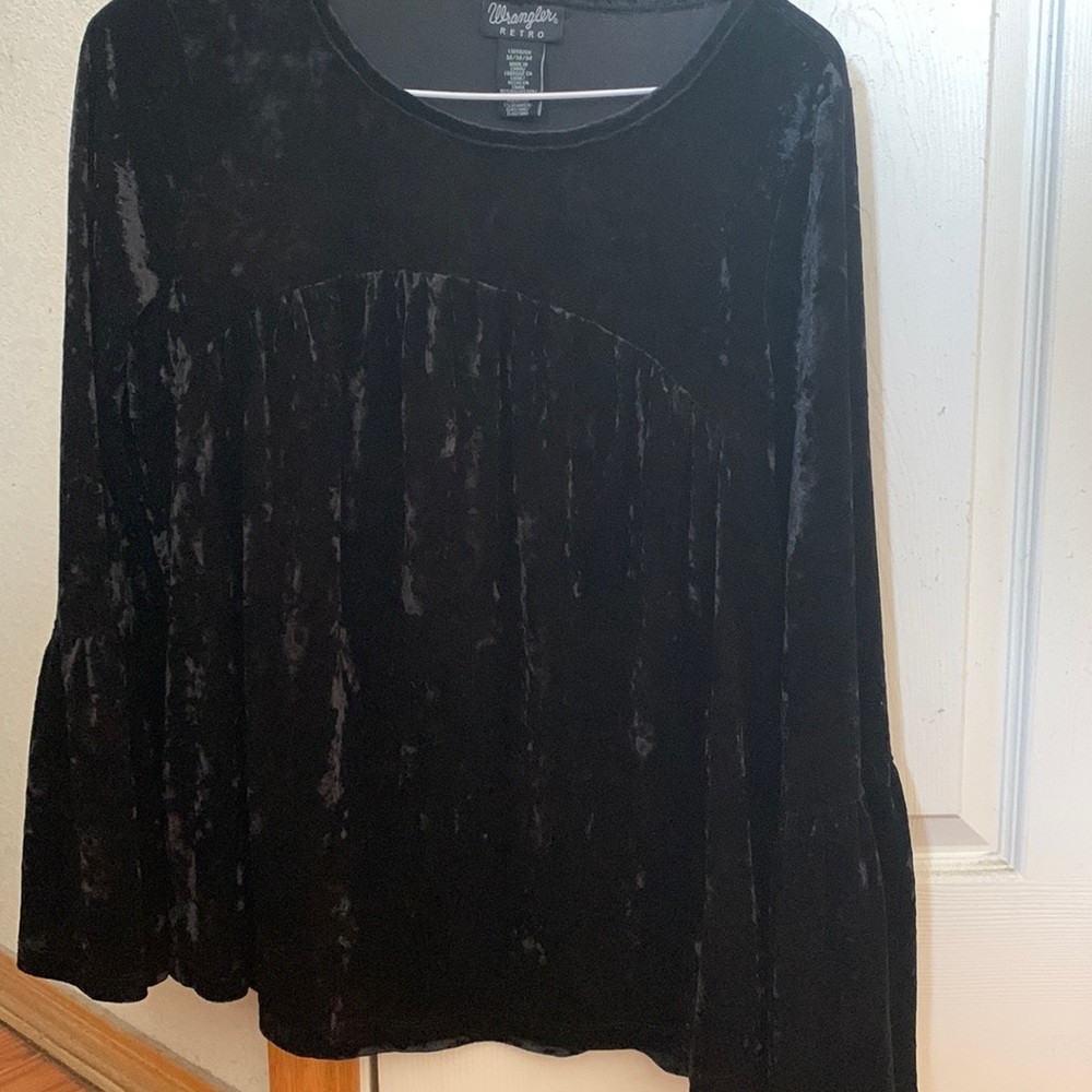 Crushed velvet, bell sleeves